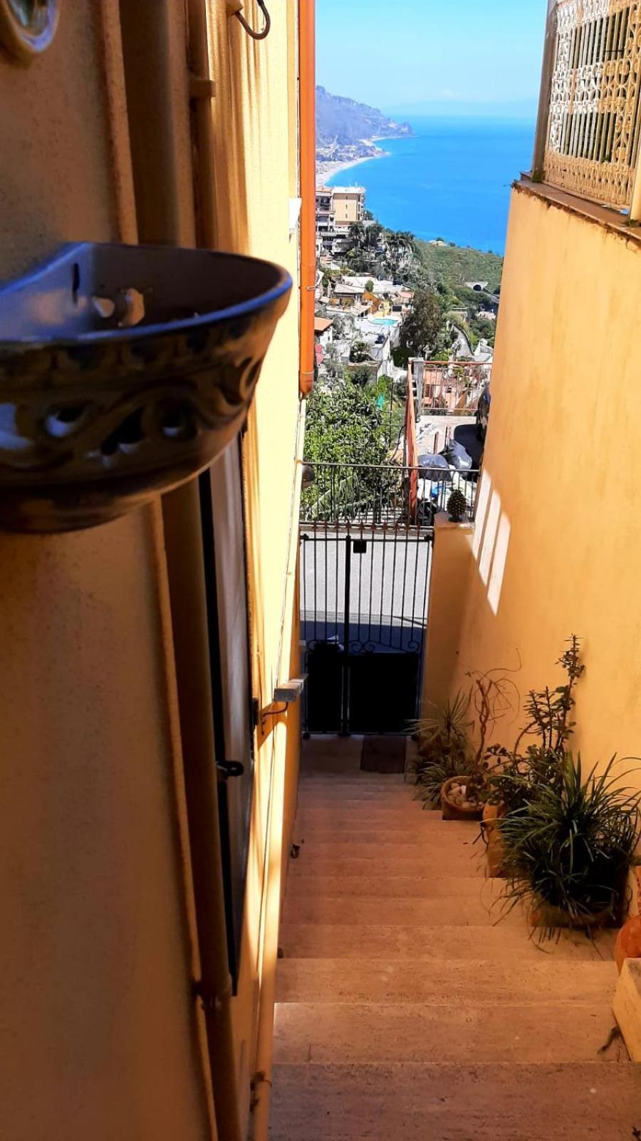 La Casa Gialla Taormina Bagian luar foto